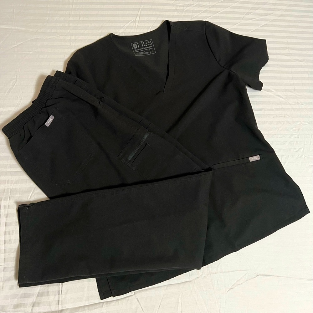 FIGS Scrub Set (Women’s) Large in Black